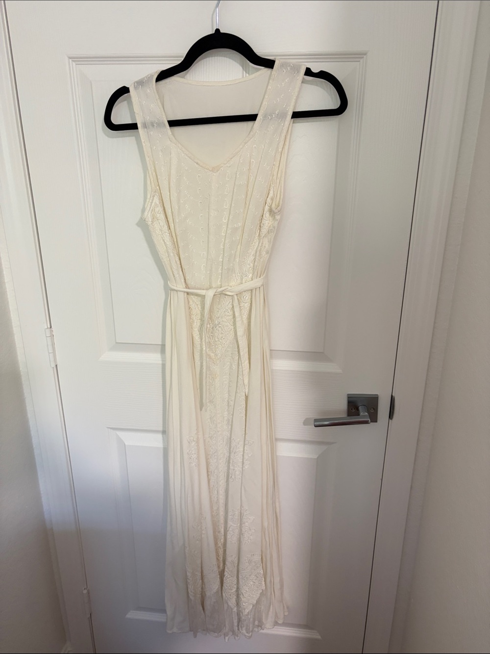 Elegant Cream Maxi Dress with Delicate Lace Detail